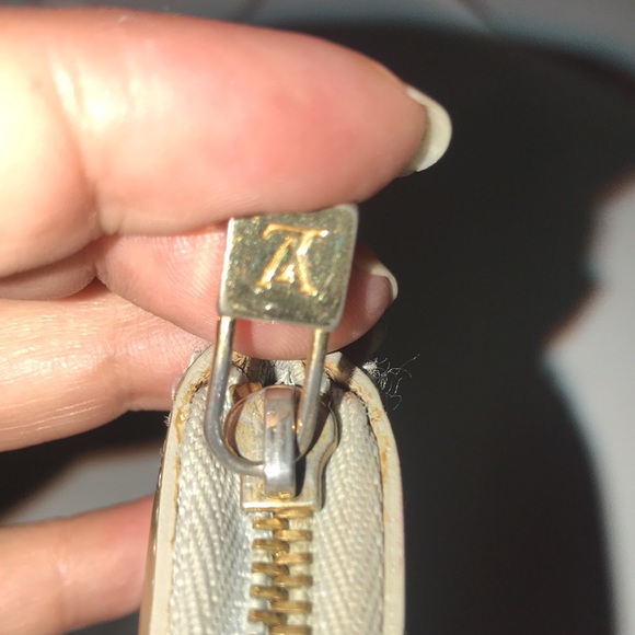 AUTHENTIC LOUIS VUITTON VERNIS GOLD ZIPPER WALLET - Picture 10 of 16